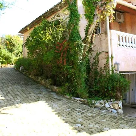 Lägenhet Avec Vue Sur La Piscine Partagee Et Jardin Clos A Sur A 5 Km De La Cagnes-sur-Mer