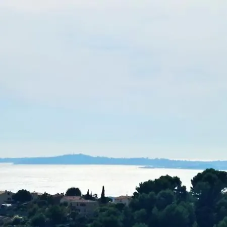 Lägenhet Avec Vue Sur La Piscine Partagee Et Jardin Clos A Sur A 5 Km De La