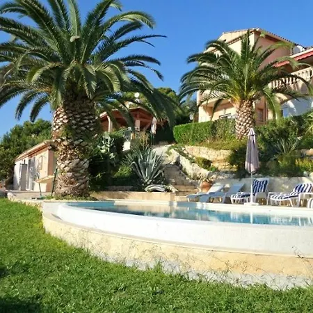 Avec Vue Sur La Piscine Partagee Et Jardin Clos A Sur A 5 Km De La Апартаменты