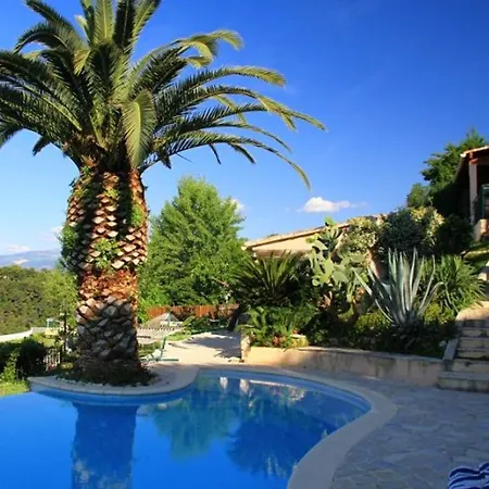 Daire Avec Vue Sur La Piscine Partagee Et Jardin Clos A Sur A 5 Km De La *