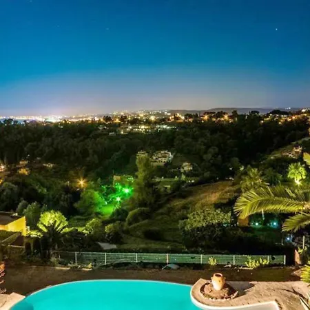 Avec Vue Sur La Piscine Partagee Et Jardin Clos A Sur A 5 Km De La * Cagnes-sur-Mer